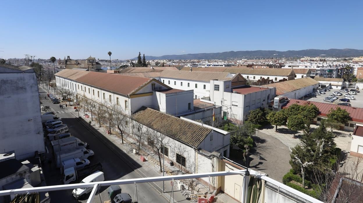 Vista panorámica de la Farmacia Militar del viejo cuartel de Lepanto