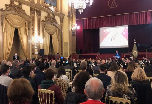 Público asistente a la presentación en el Salón Liceo