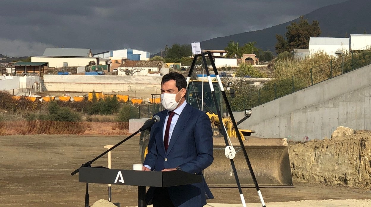 El presidente durante el acto en Mijas de primera piedra de un instituto