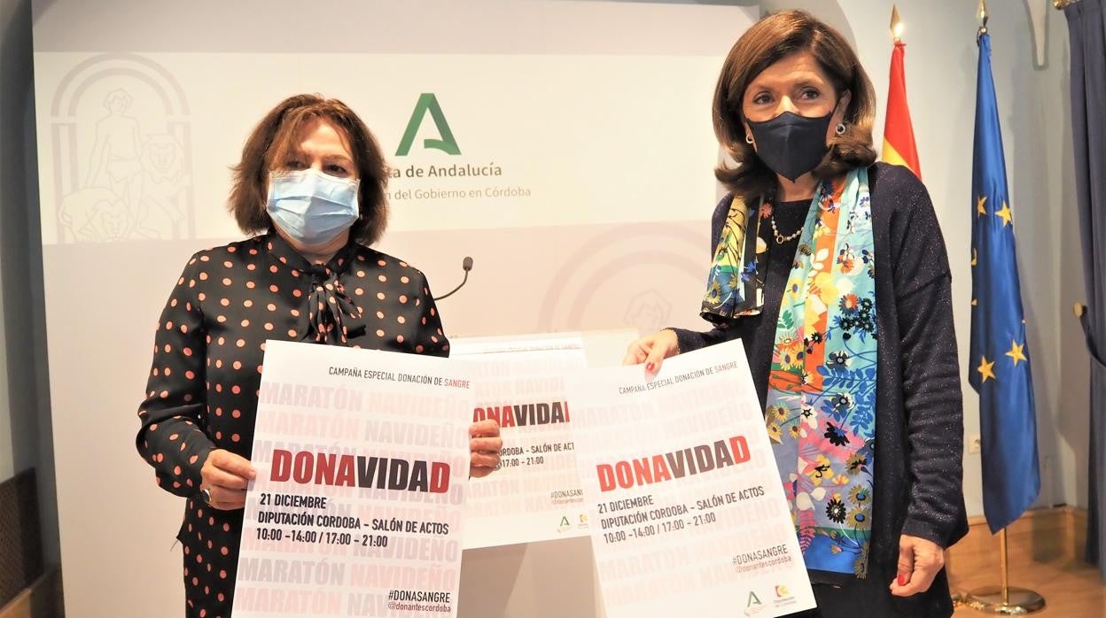 María Jesús Botella, junto a la directora del Centro de Transfusión de Córdoba (CTTC), Gema Fornés