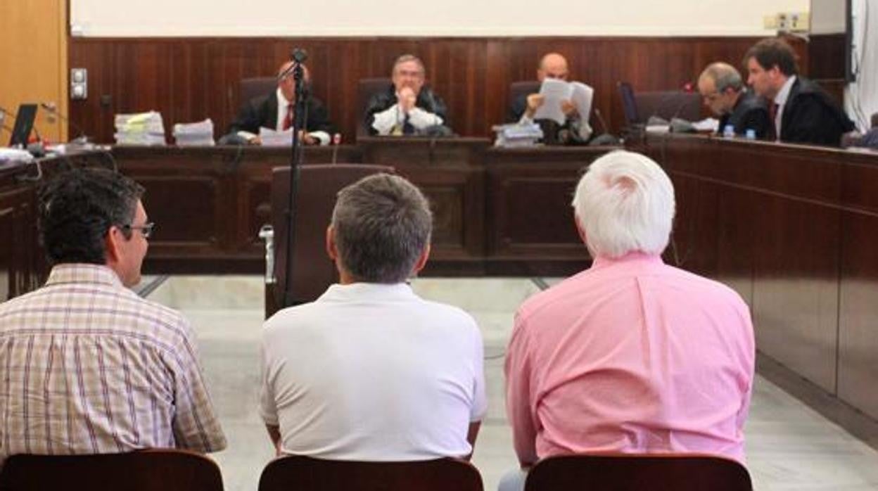 José María Méndez Burguillo presidiendo un juicio en Huelva