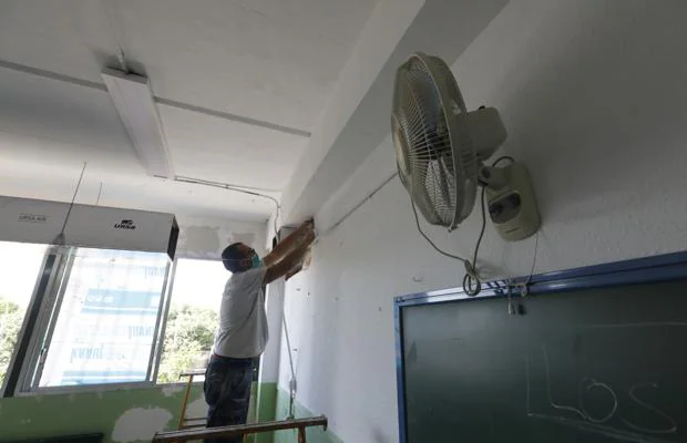 El Ayuntamiento de Córdoba reactiva las obras para la  climatización de los colegios