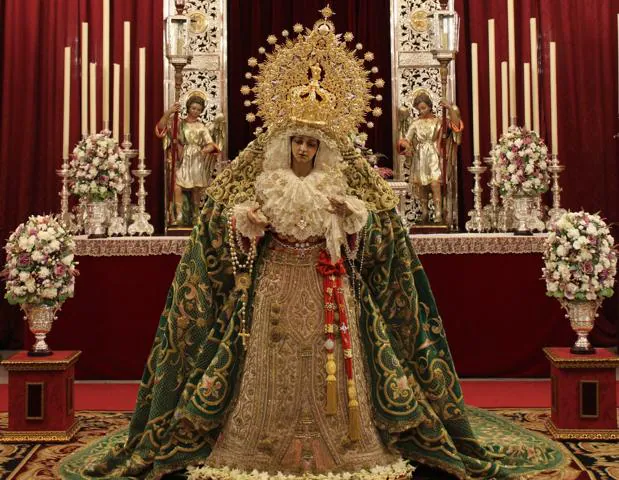 De traje de luces al ajuar de la Virgen: la Esperanza de Córdoba estrena una nueva saya de origen torero