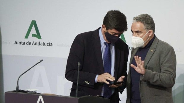 El decreto para podar la burocracia andaluza pone a prueba la 'pinza' PSOE-Vox