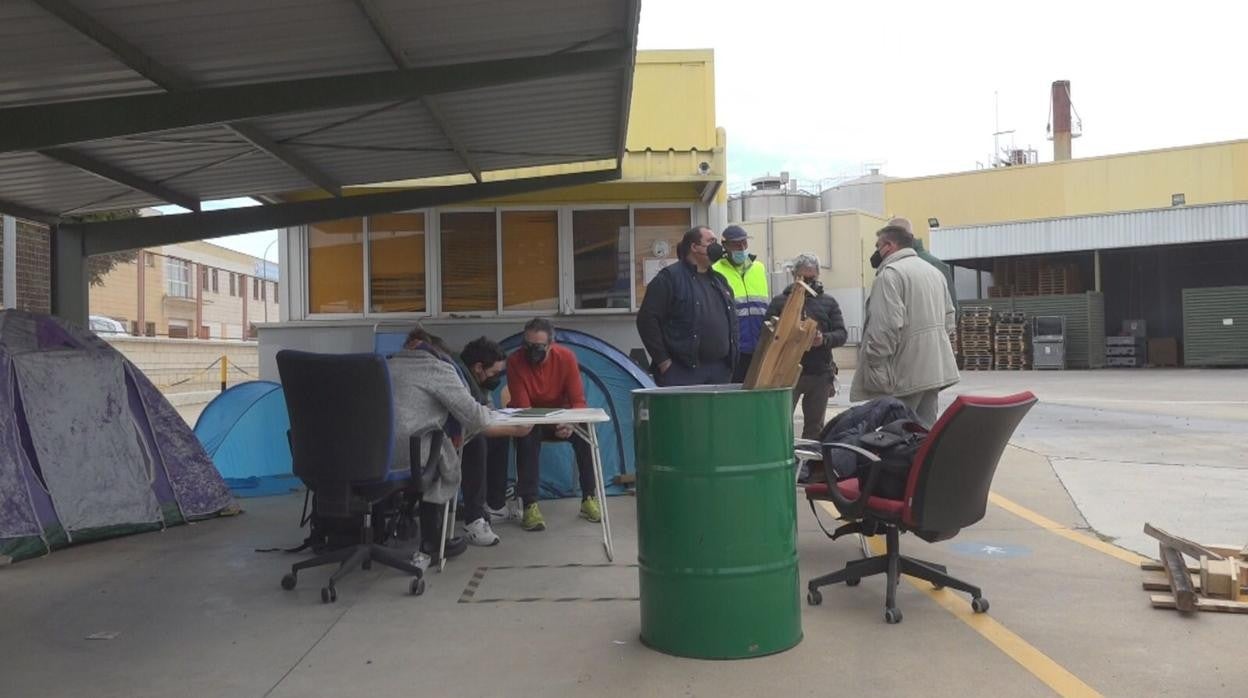 Los trabajadores, ayer en el encierro