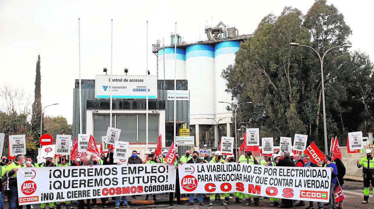 Concentración de ayer en la cementera Cosmos