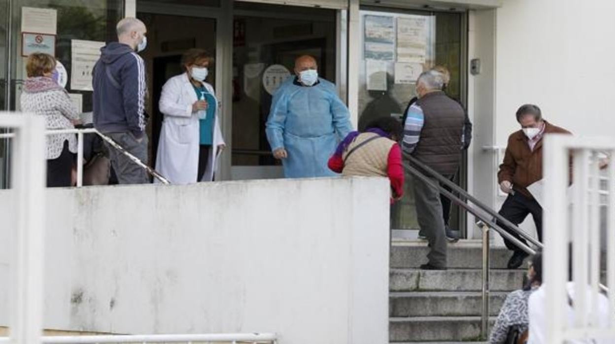 Entrada de un centro de salud de Códoba en una imagen de archivoa