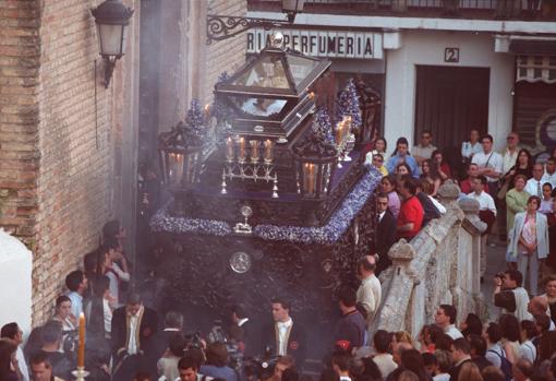 El paso del Santo Sepulcro, el Viernes Santo de 2001