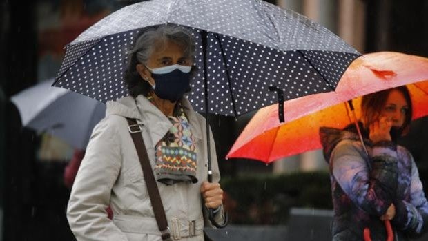 Primer día del uso obligatorio de mascarillas en exteriores en Córdoba