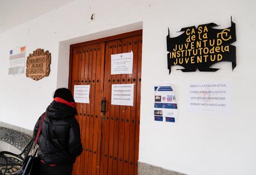 Las instalaciones de la Casa de la Juventud cerradas durante el día de ayer