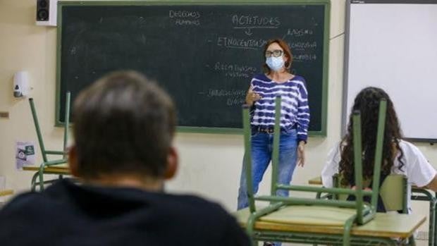 Vuelta al cole en la sexta ola: Andalucía plantea clases semipresenciales en zonas con niveles de alerta 3 o 4