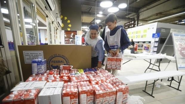 Andalucía ha destinado ya 60 millones de euros para paliar las colas del hambre de la pandemia