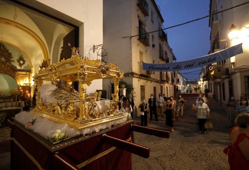 La Virgen del Tránsito, en la plaza de San Basilio para su Vía Lucis el 15 de agosto