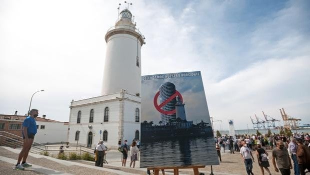 El Ministerio de Cultura protege 'La Farola', el faro histórico de Málaga con más de 200 años