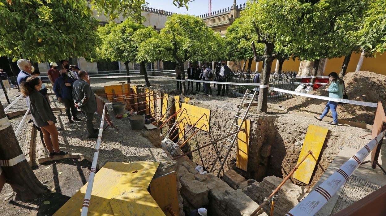 Excavación arqueológica en el Patio de los Naranjos