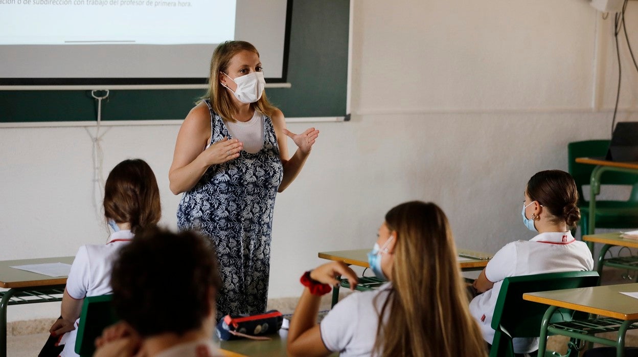 La Comisión de Salud Pública recomienda poner en cuarentena a una clase si hay cinco casos o más de infección activa o una afectación del 20% o más en un periodo igual o inferior a siete días