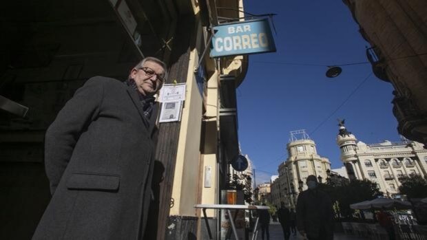 Manolo Carrasco, tabernero Bar Correo: «He sido sieso para que no me comieran por sopas»