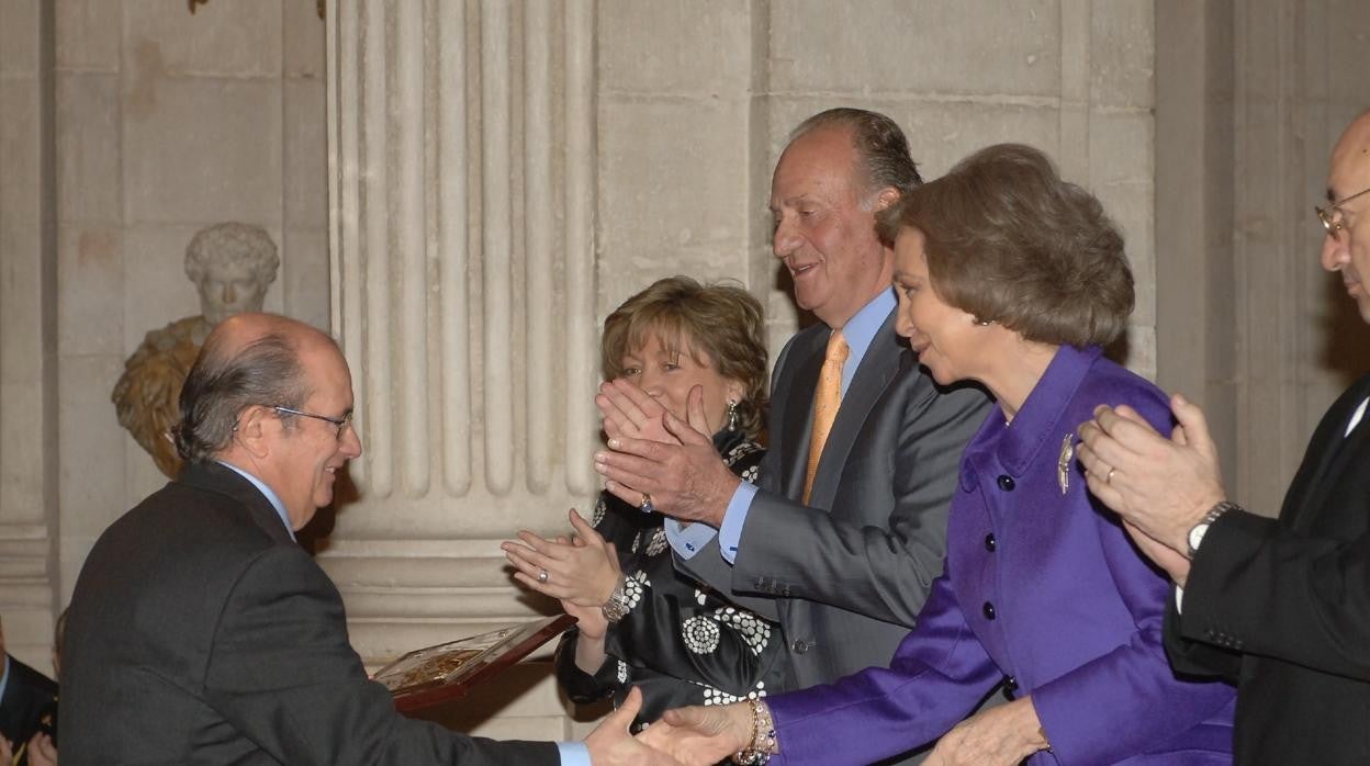 Miguel Valcárcel en un acto público con los Reyes Don Juan Carlos y Doña Sofía