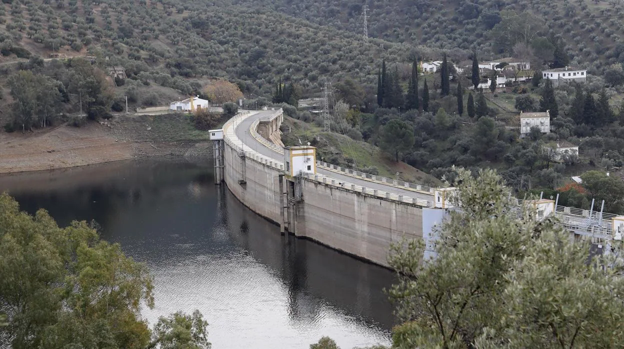 La presa del Guadalmellato en diciembre del año pasado