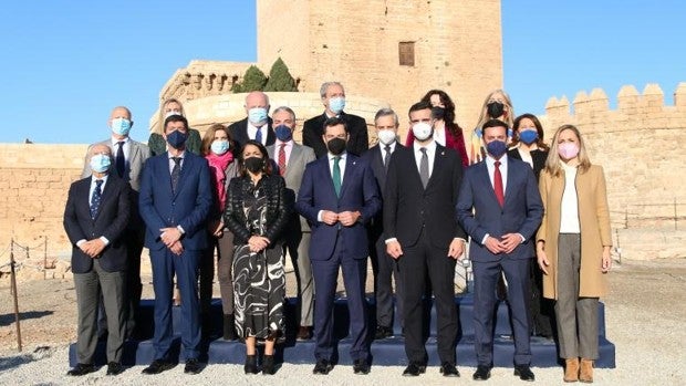 Moreno asegura que el SAS tiene ahora 3.500 sanitarios más que en octubre