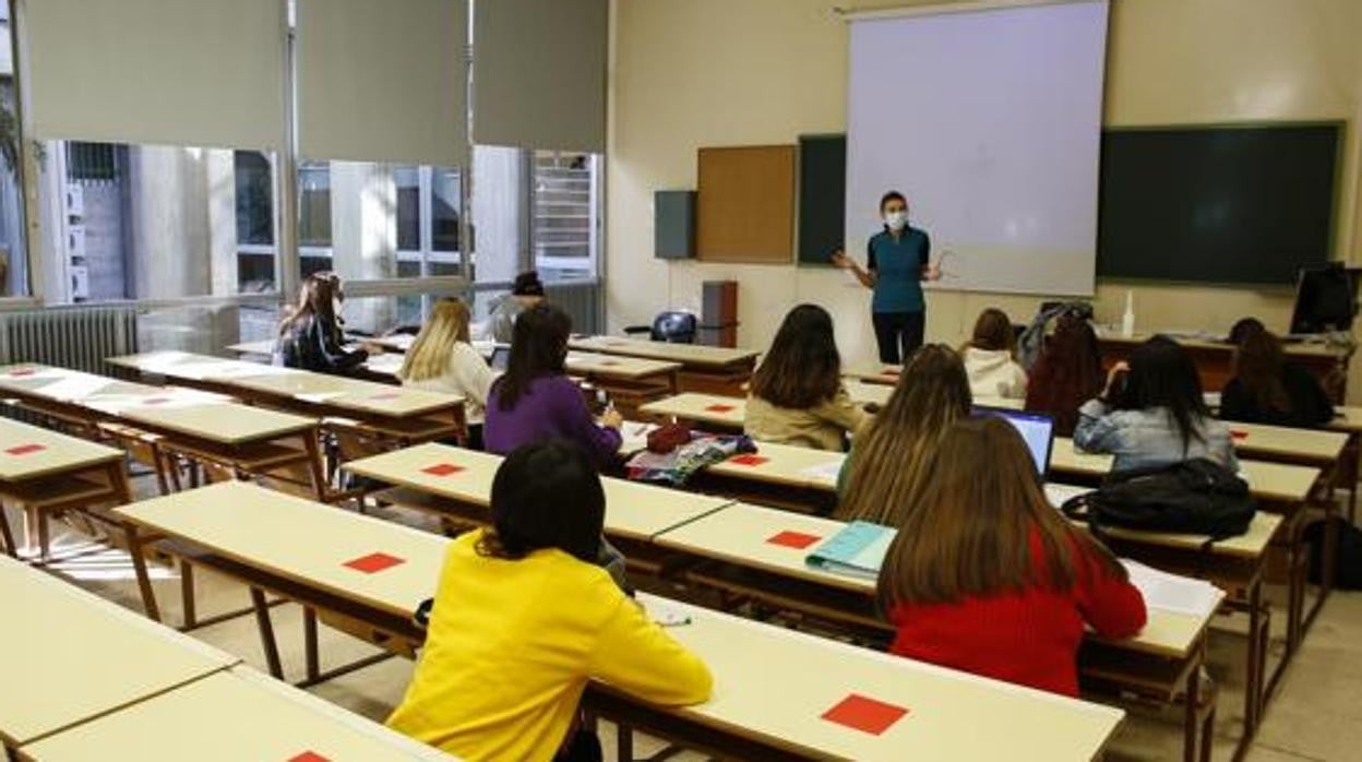 El calendario de exámenes comienza este miércoles 12 de enero en la Universidad de Granada una vez más bajo la sombra del Covid