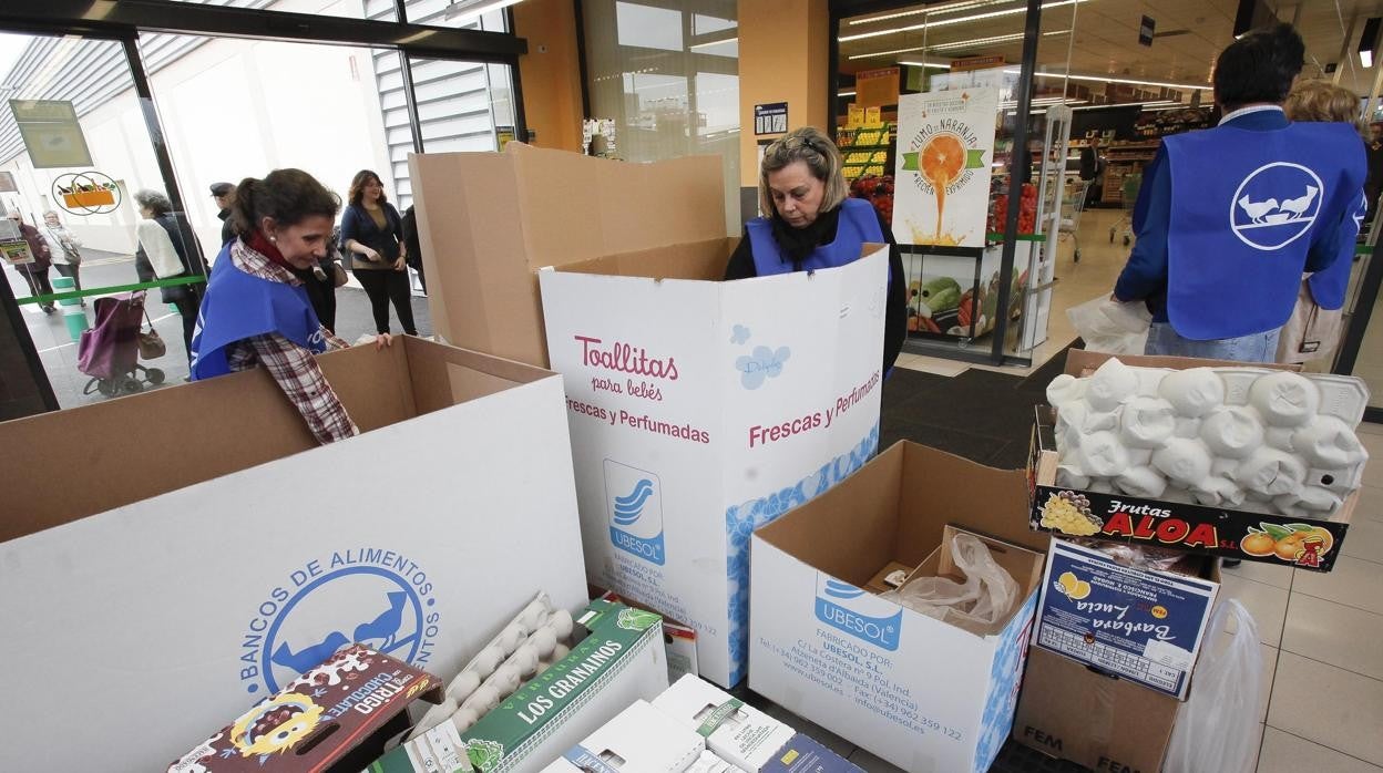 Una recogida de alimentos en Mercadona antes de la pandemia