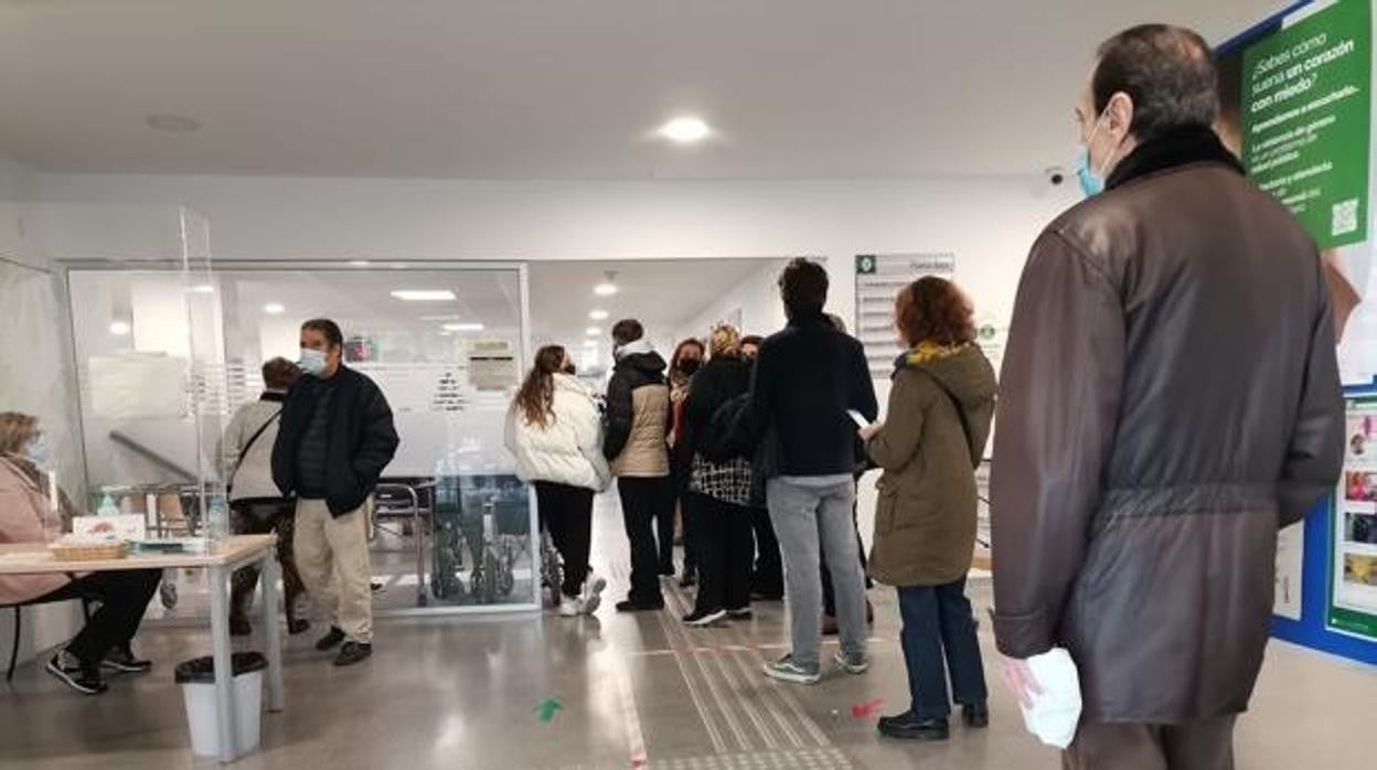 Colas en un centro de salud de Córdoba