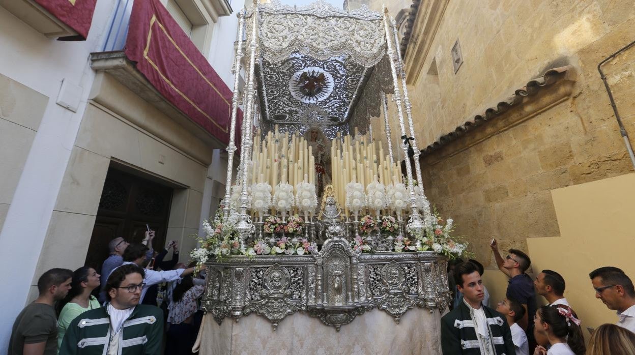 María Santísima de la Paz y Espèranza, en su paso de palio