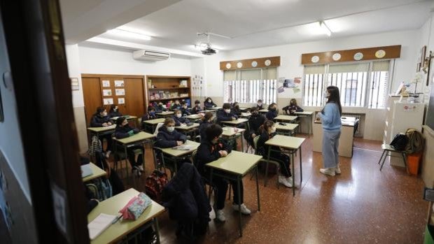 Educación adjudica en Córdoba 241 plazas de docentes interinos de urgencia tras la Navidad