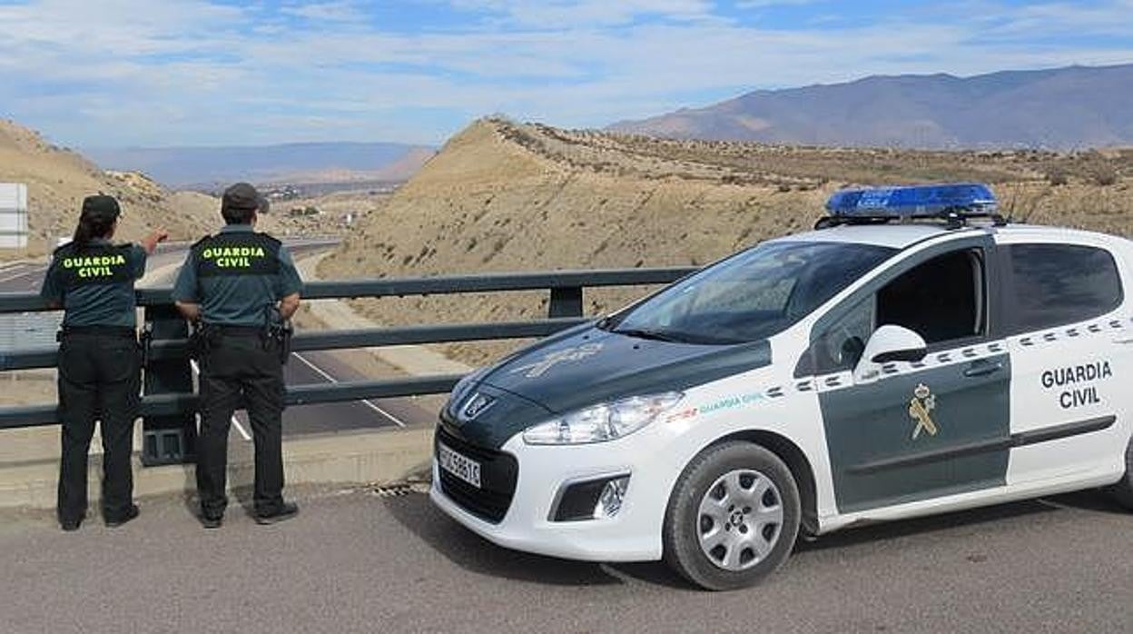 Agentes de la Guardia Civil en una imagen de archivoABC