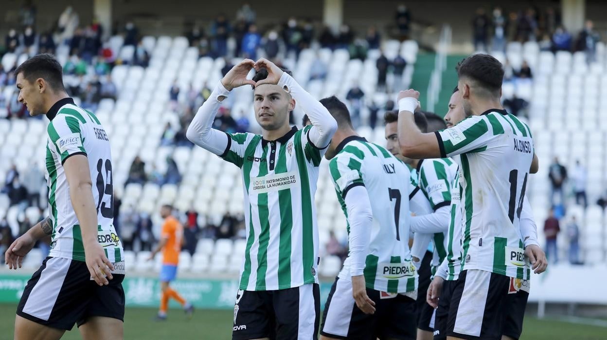 El cordobesista Luismi Redondo celebra un gol en el último partido en El Arcángel de la primera vuelta