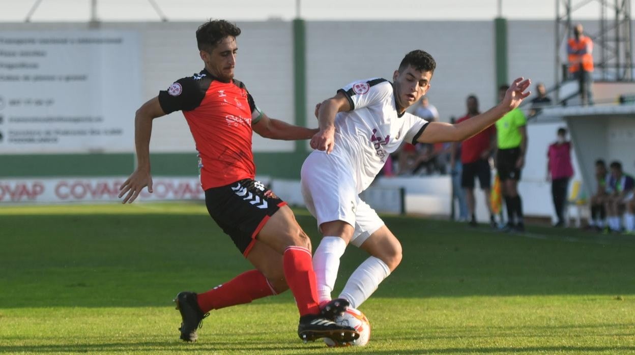 Pozoblanco y Puente Genil, que han recuperado este miércoles dos aplazados, en el derbi del 12 de octubre