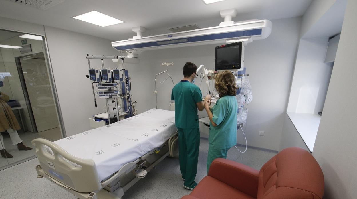 Una de las habitaciones de la nueva UCI pediátrica del hospital