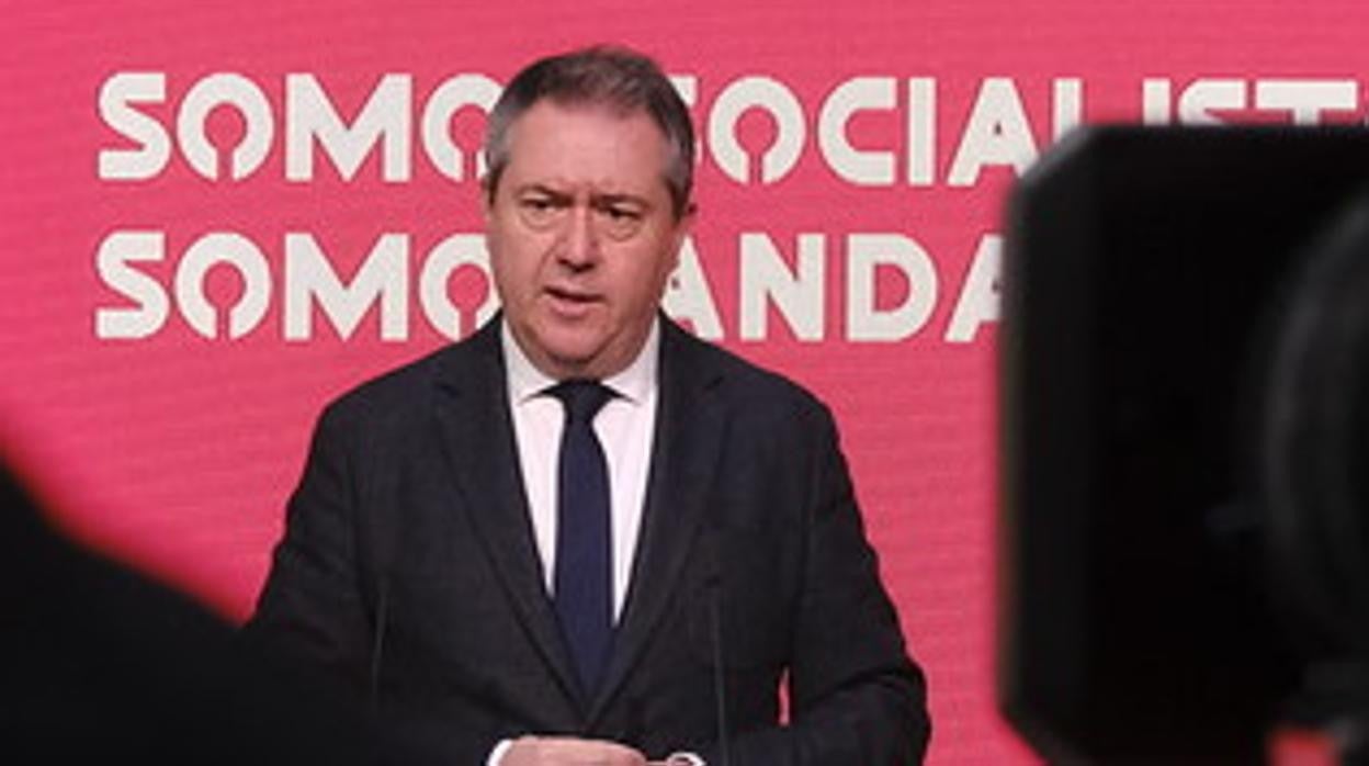 El secretario general del PSOE andaluz, Juan Espadas, comparece ante los medios este viernes en San Vicente