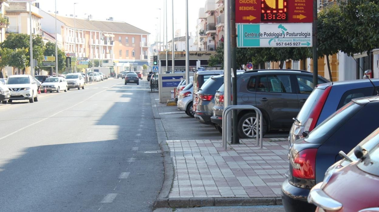 Zona de aparcamientos en una arteria de Palma del Río