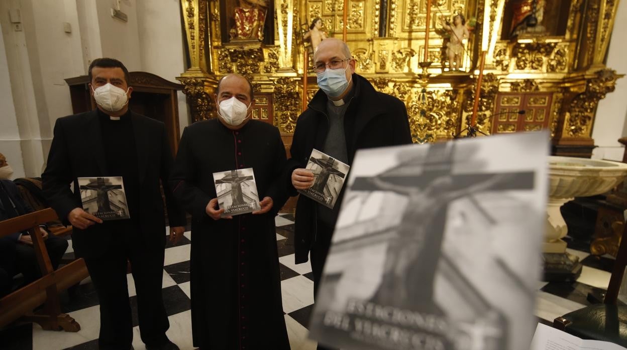 Agustín Moreno, José Juan Jiménez Güeto y Jesús Moriana, en la presentación del libro