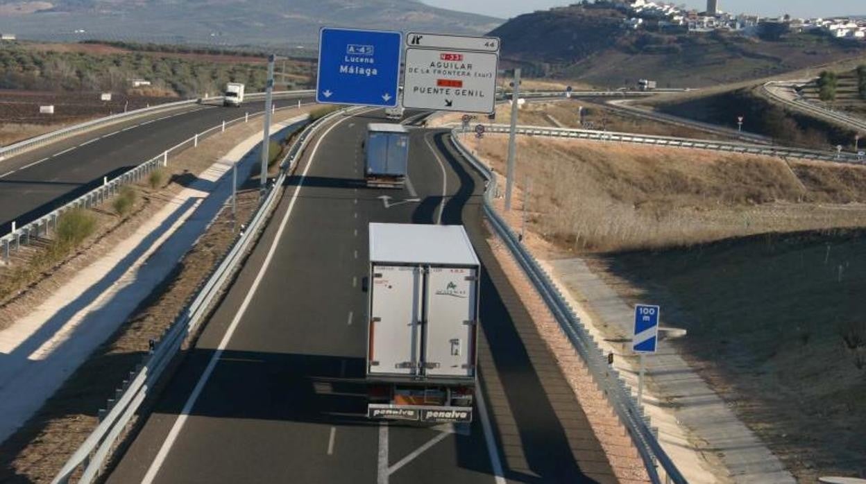 Autovía A-45 a su paso por Aguilar de la Frontera