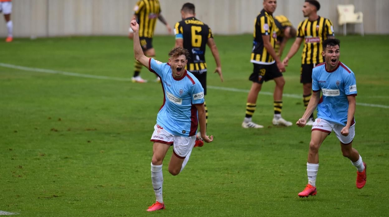 Simo Bouzaidi celebra el gol del triunfo por 0-1 ante el San Roque