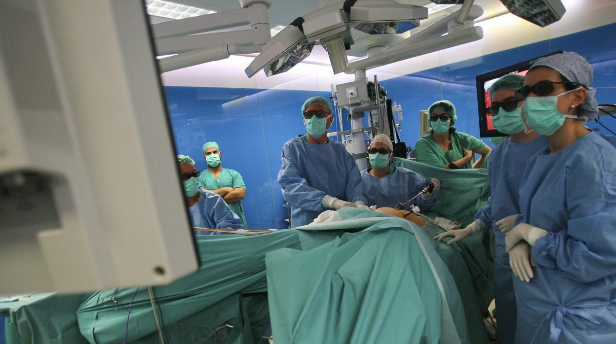 Profesionales sanitarios durante una intervención