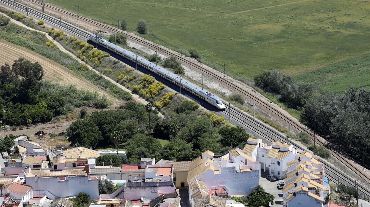 La línea de alta velocidad, a su paso por Almodóvar del Río