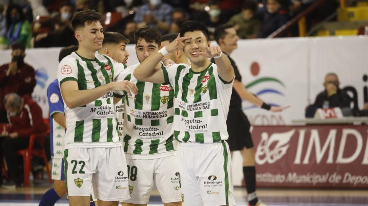 Shimizu celebra su gol en el partido ante el Real Betis