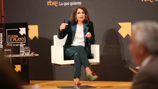 La ministra Montero exige al PP un acuerdo que ella no consigue en el PSOE