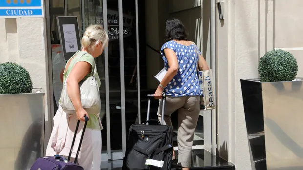 El bono turístico cerró 2021 con casi 8.000 peticiones en Andalucía