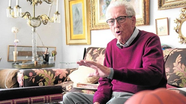 Muere Alfonso Queipo, el 'creador' del Unicaja de baloncesto y uno de los fundadores de la ACB