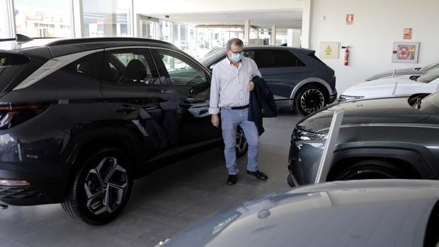 Córdoba arranca 2022 como la provincia andaluza con mayor bajada de la venta de coches nuevos, un 21%