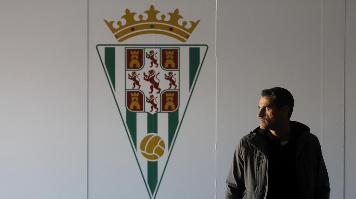 El director deportivo del Córdoba, Juan Gutiérrez 'Juanito', en el salón de actos del estadio