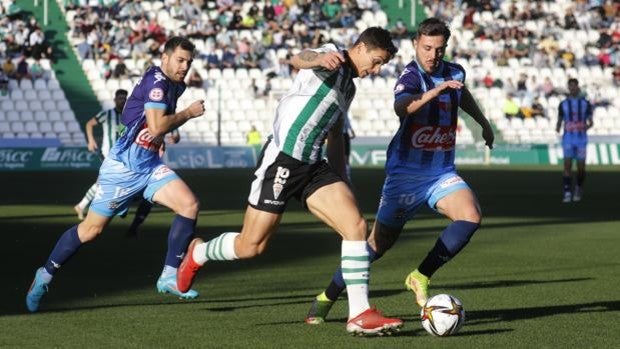 Los increíbles números de Adri Fuentes, un cohete en el ataque del Córdoba CF