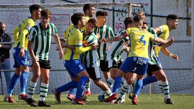 El Puente Genil se lleva el derbi ante el Pozoblanco, el Ciudad de Lucena vence y el Córdoba B cede