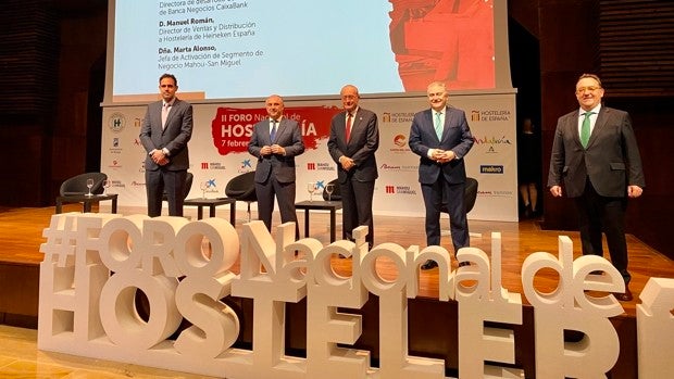 Los hosteleros de España confían en la recuperación total en 2023 con la vista puesta en la digitalización