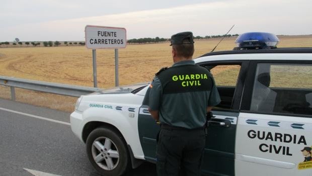 El juez manda a prisión a dos hombres por asaltar a los moradores de una casa de Fuente Carrerteros